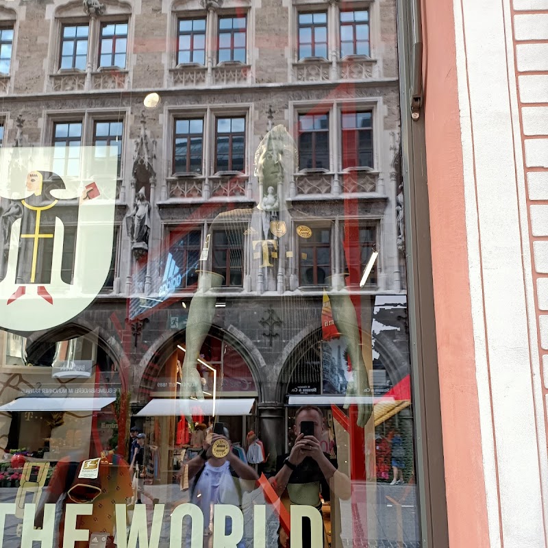 FC Bayern World mit Flagship Store