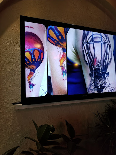 Tattoo Shop «Royal Flesh Tattoo and Piercing», reviews and photos, 4005 N Broadway St, Chicago, IL 60613, USA