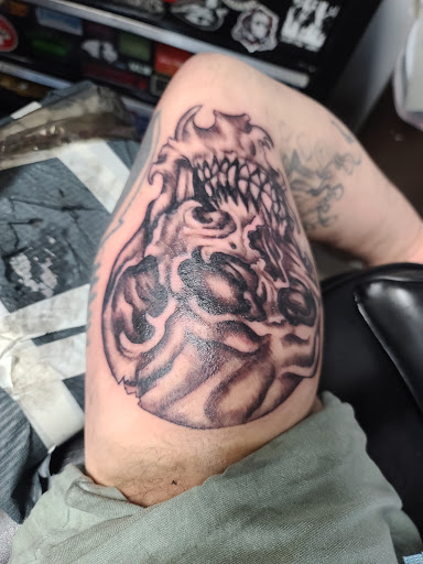 Tattoo Shop «Hot Ink Tattoos», reviews and photos, 818 Marin St, Vallejo, CA 94590, USA