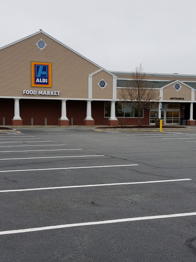 Supermarket «ALDI», reviews and photos, 872 W Main Rd, Middletown, RI 02842, USA