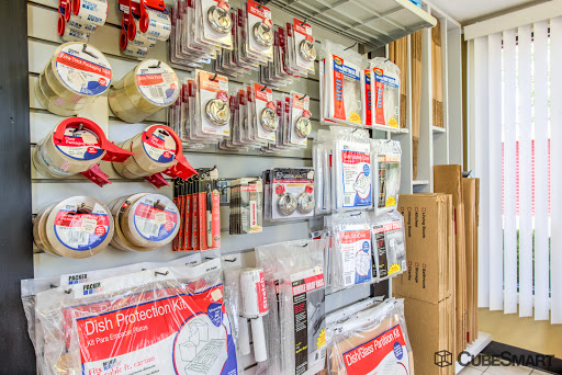 Self-Storage Facility «CubeSmart Self Storage», reviews and photos, 900 E Devon Ave, Bartlett, IL 60103, USA