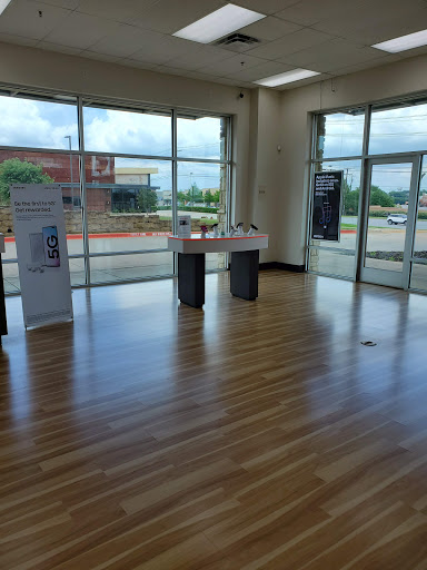 Cell Phone Store «Verizon Wireless - Wireless M North Richland Hills», reviews and photos, 8509 Davis Blvd #200, North Richland Hills, TX 76182, USA