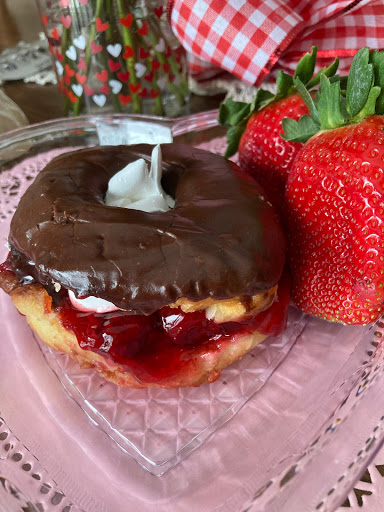 Donut Shop «Cresent Donut Shops», reviews and photos, 231 S Adams St, Bloomington, IN 47404, USA