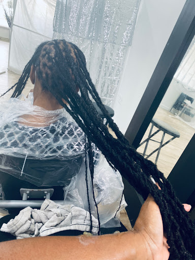 Hair Salon «locXurious natural hair salon», reviews and photos, 8313 Old Branch Ave, Clinton, MD 20735, USA