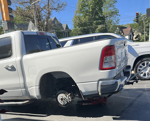 Tire Shop «Discount Tire & Service, Inc.», reviews and photos, 430 S 2nd St, St Charles, IL 60174, USA