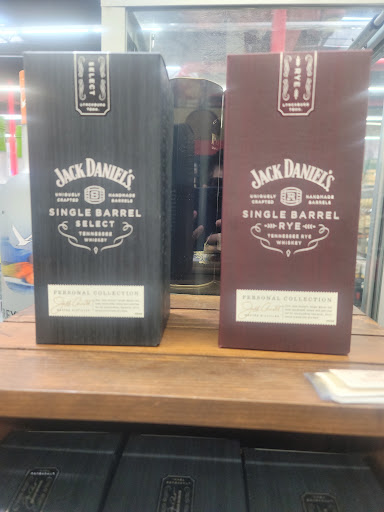 Liquor Store «Lees Discount Liquor», reviews and photos, 1450 W Horizon Ridge Pkwy #415, Henderson, NV 89012, USA