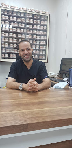 د.محمد اكرم شبانه اختصاصي تقويم الاسنان مكه في مجمع البندر