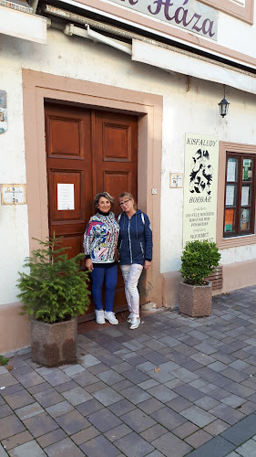 Győr, Kisfaludy u. 8, 9021