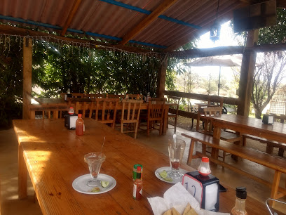 RESTAURANT RANCHO MONJI - Autopista Mex-Qro Km 165 s/n a 40 mts antes de subir al puente Colonia Loma Linda, 76820 San Juan del Río, Qro., Mexico