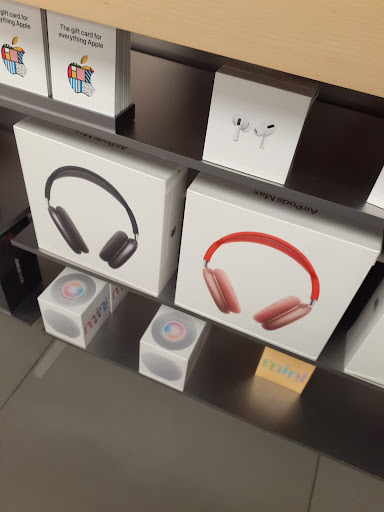 Computer Store «Apple Partridge Creek», reviews and photos, 17360 Hall Rd, Charter Twp of Clinton, MI 48038, USA