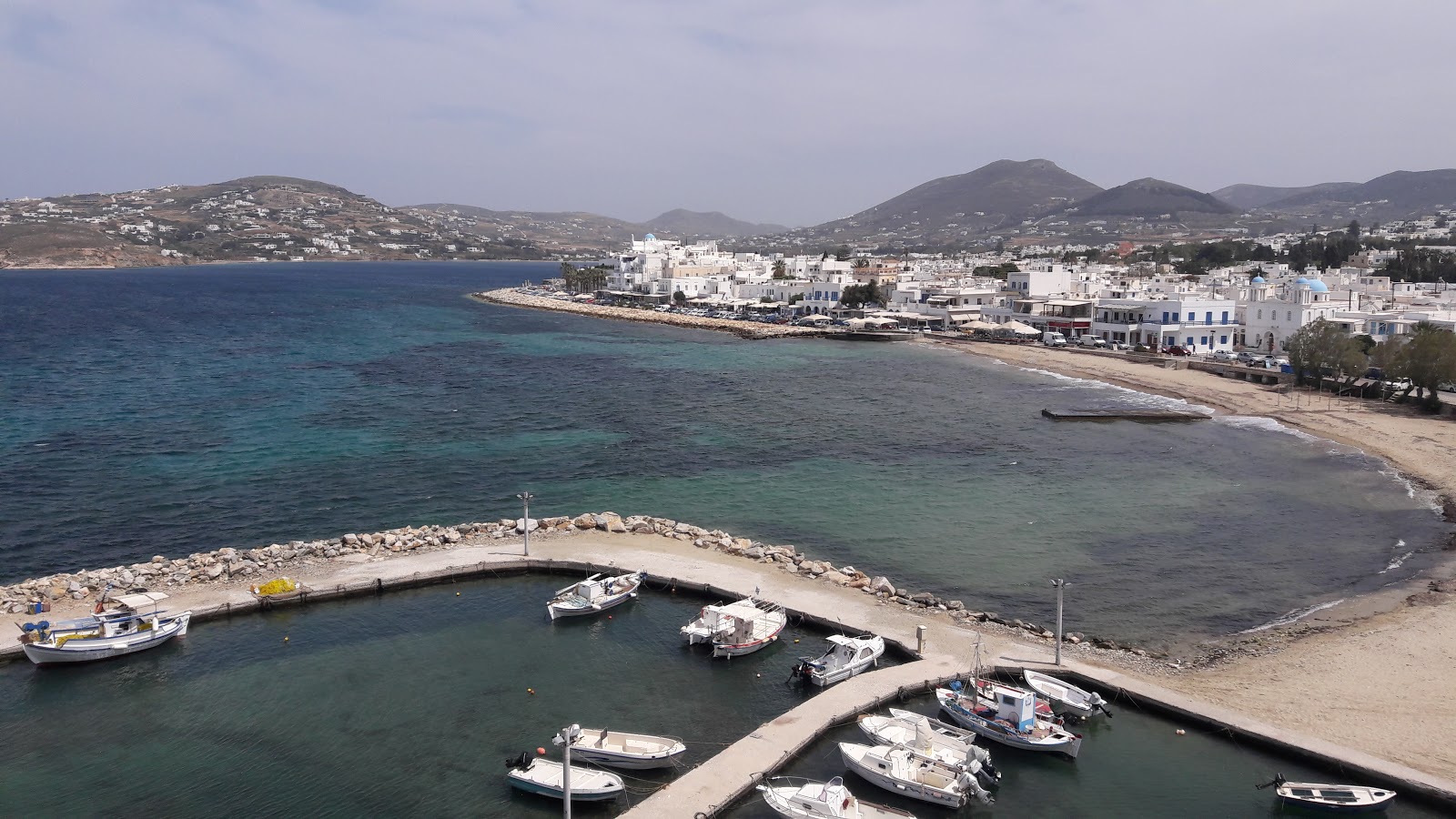 Foto di Parikia beach - raccomandato per i viaggiatori in famiglia con bambini