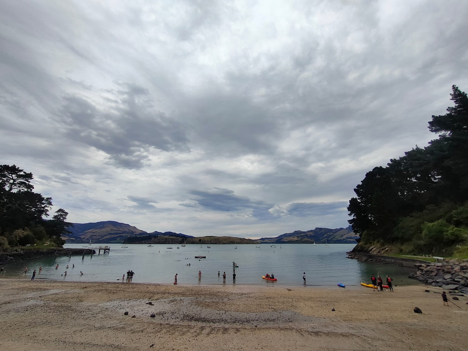 Photo de Corsair Bay Beach avec baie longue