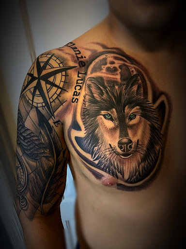 Explore small turtle tattoo ideas, creative tattoo ideas in Miami, available at Por vida tattoos