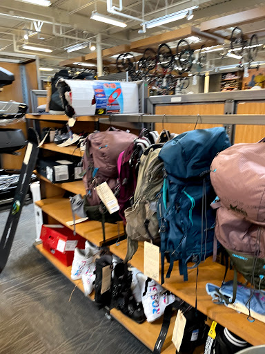Camping Store «REI», reviews and photos, 144 Glen Cove Rd, Carle Place, NY 11514, USA