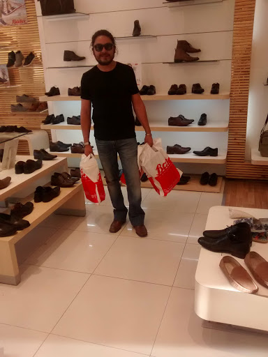 Tiendas para comprar botas negras Cochabamba