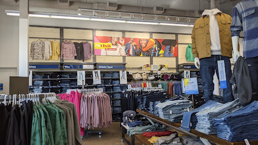 Clothing Store «Old Navy», reviews and photos, 1459 New Britain Ave, West Hartford, CT 06110, USA