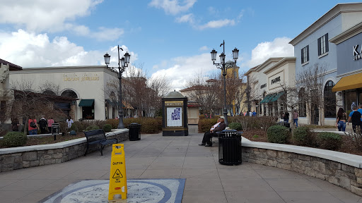 Jewelry Store «Grogan Jewelers By Lon», reviews and photos, 315 The Bridge St #101, Huntsville, AL 35806, USA