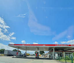 Markenfreie Tankstelle photo