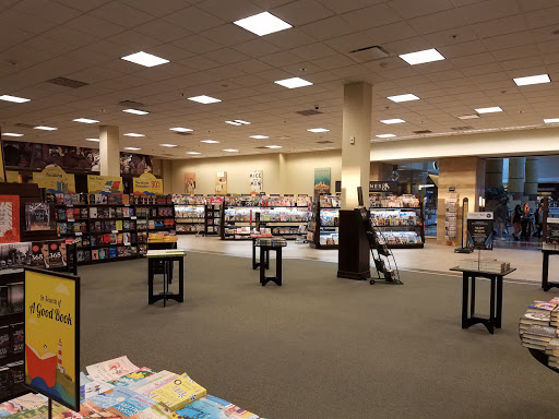 Book Store «Barnes & Noble», reviews and photos, 113 W County Center, Des Peres, MO 63131, USA