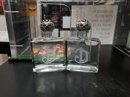 Liquor Store «Friendly Liquor Store Inc», reviews and photos, 69-15 Beach Channel Dr, Arverne, NY 11692, USA