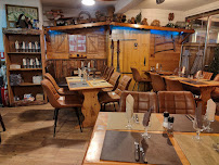 Atmosphère du Restaurant de fondues Restaurant Le Refuge - Savoyard à Saint-Raphaël - n°12