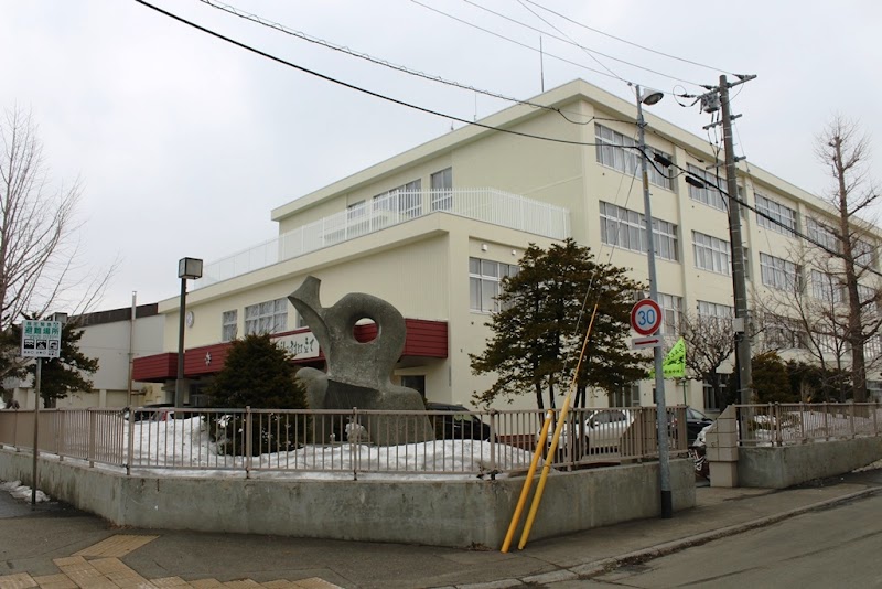 札幌市立八軒中学校