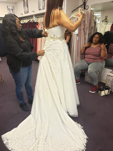 Bridal Shop «Bridal Suite of Bay Shore», reviews and photos, 7 W Main St, Bay Shore, NY 11706, USA