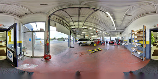 Auto Repair Shop «Memorial Drive Tire & Auto», reviews and photos, 14715 Memorial Dr, Houston, TX 77079, USA