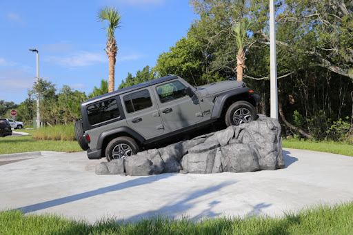 Car Dealer «Boniface-Hiers Chrysler Dodge Jeep», reviews and photos, 1775 E Merritt Island Causeway, Merritt Island, FL 32952, USA