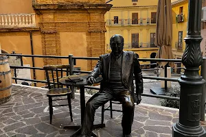 Statua Andrea Camilleri image