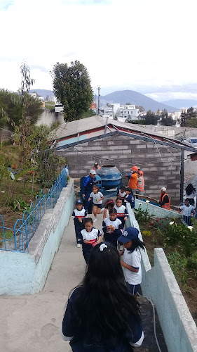 Opiniones de Escuela Fiscal Mixta Leonor De Stacey en Quito - Escuela