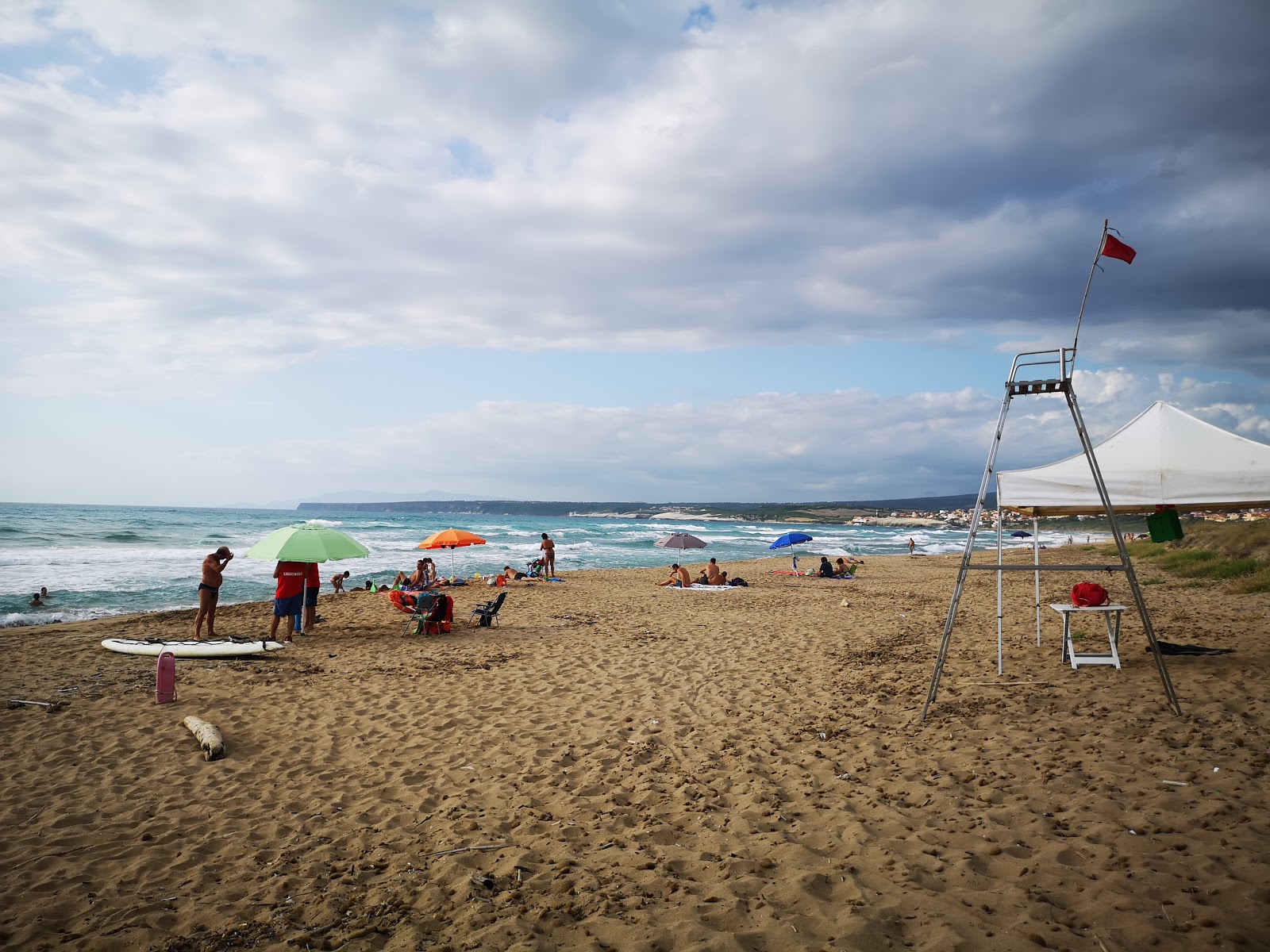Foto van Spiaggia di Is Asrenas met hoog niveau van netheid
