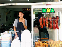 วชิร บะหมี่เกี๊ยว เป็ดย่าง ข้าวหมูแดง หมูกรอบ