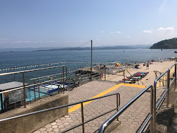 Foto di Izola beach con una costa spaziosa
