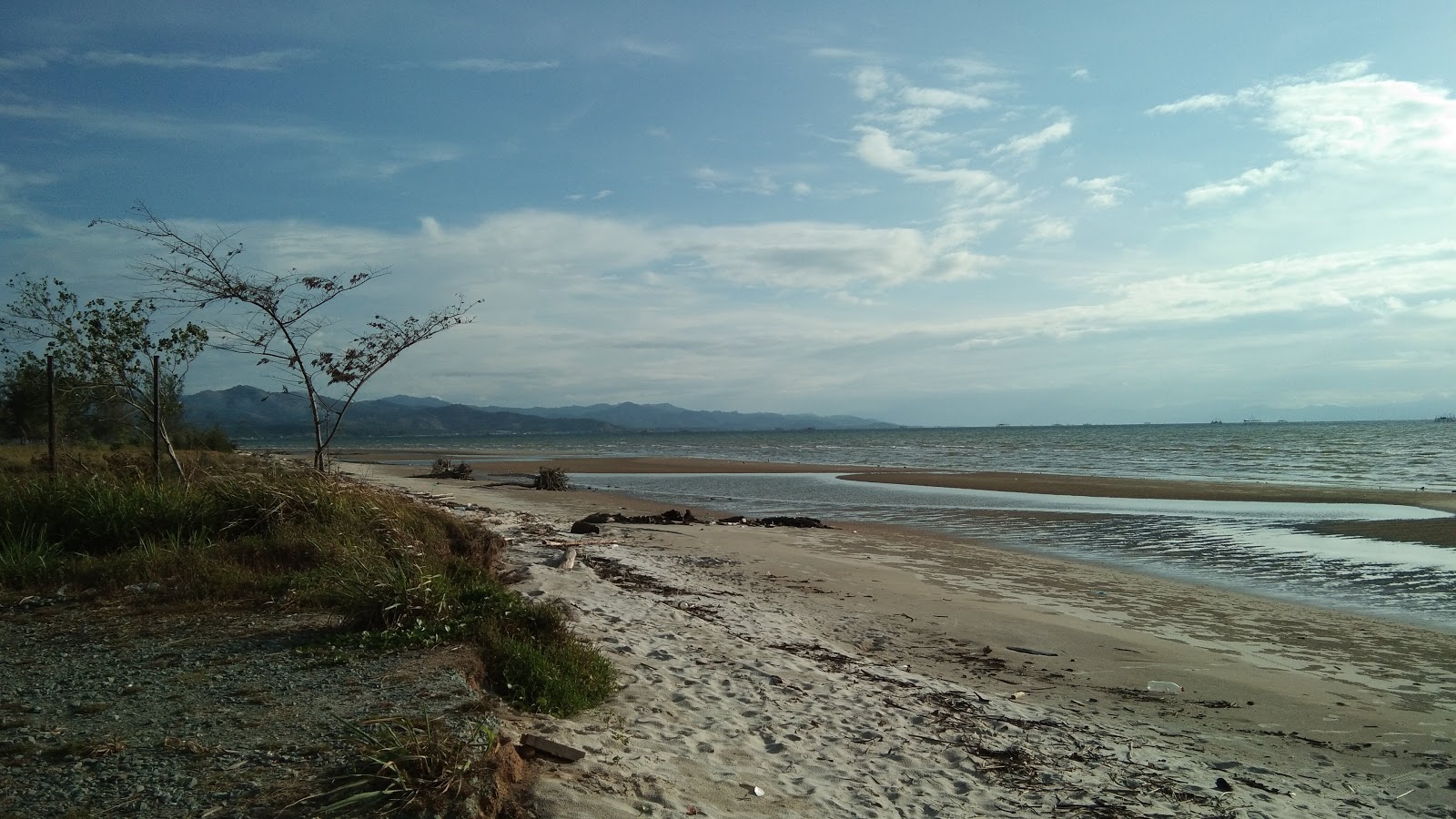 Foto de Torongguh Beach ubicado en área natural