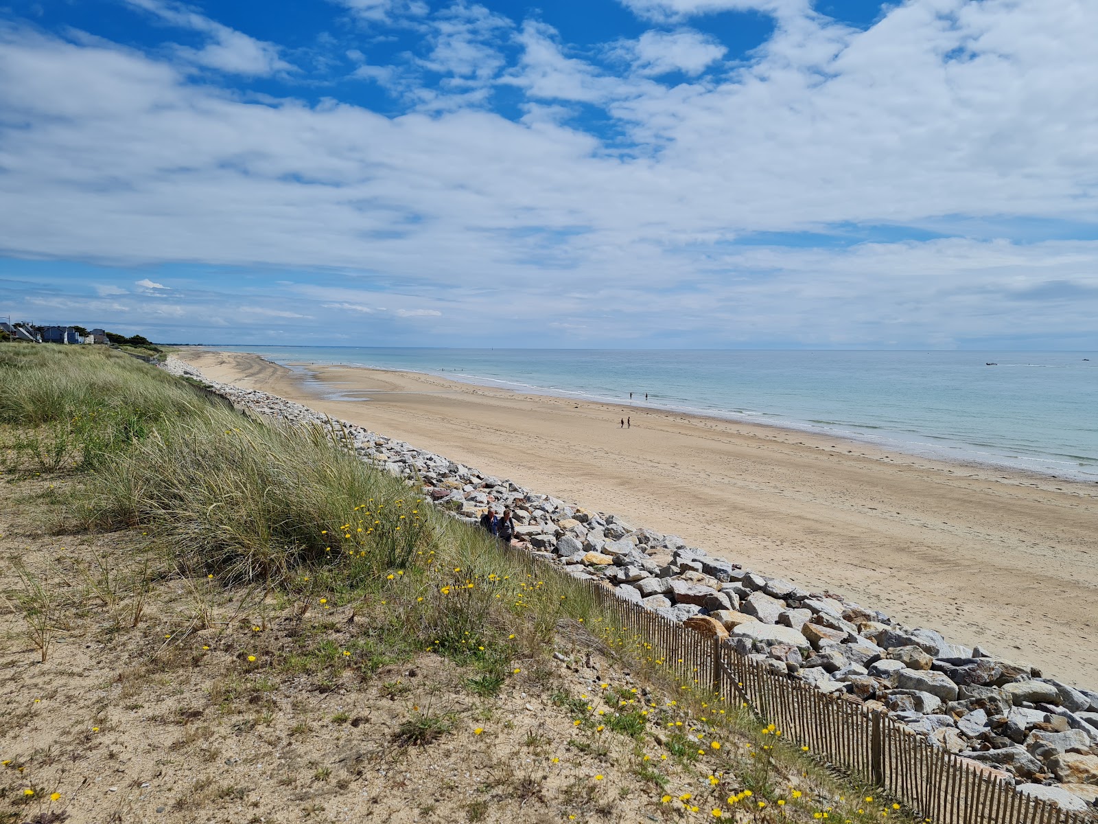 Foto di Plage de Barneville con una superficie del sabbia beige