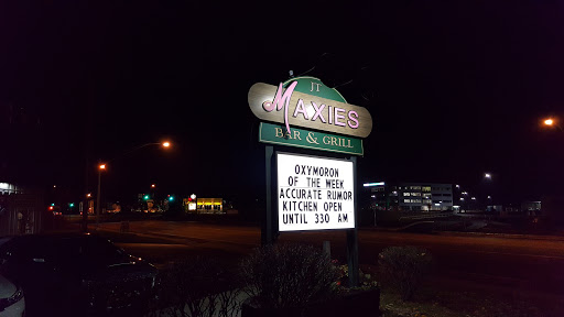 Bar & Grill «J T Maxies», reviews and photos, 240 Wolf Rd, Albany, NY 12205, USA
