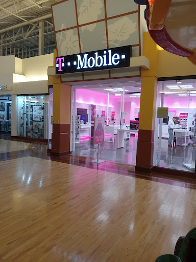 Cell Phone Store «T-Mobile», reviews and photos, 3000 Grapevine Mills Pkwy #105, Grapevine, TX • 76051-2011, USA