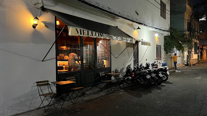Hình Ảnh MELLOW Bar & Café