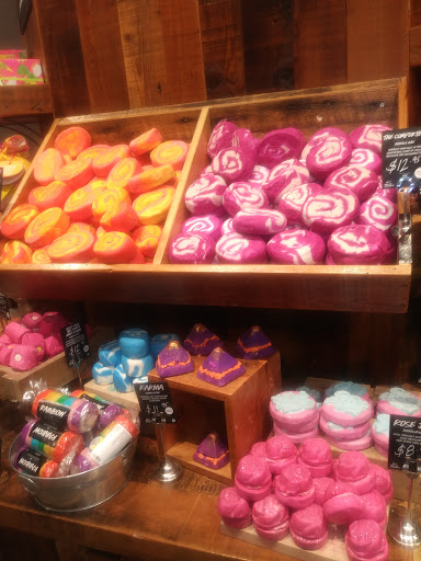 Cosmetics Store «Lush Cosmetics», reviews and photos, 104 Walden Galleria, Buffalo, NY 14225, USA