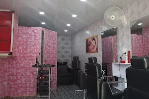 Liza Beauty Salon image
