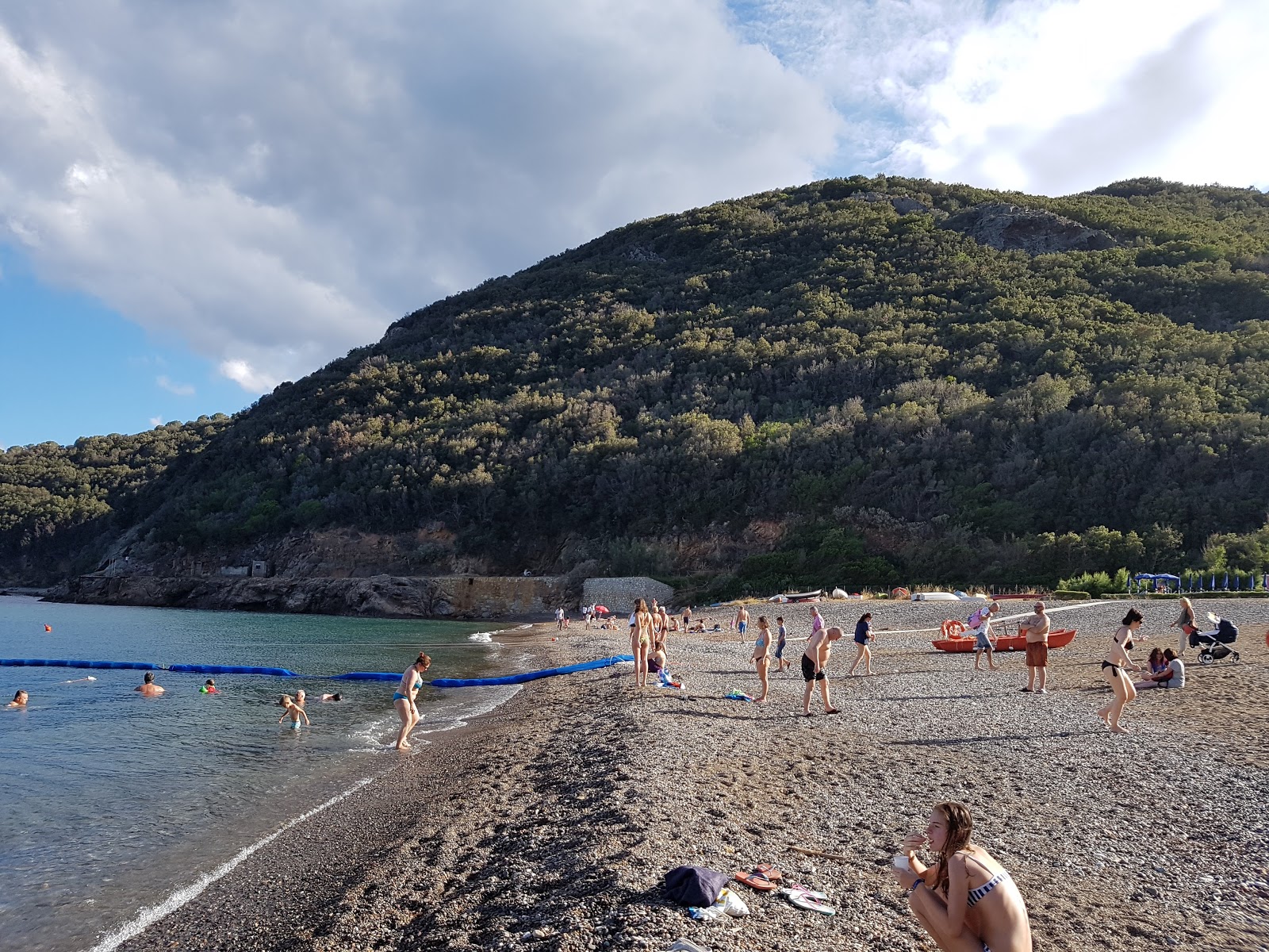Foto de Ortano beach con parcialmente limpio nivel de limpieza