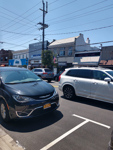 Cell Phone Store «Verizon Wireless Central Avenue», reviews and photos, 498 Central Ave, Cedarhurst, NY 11516, USA