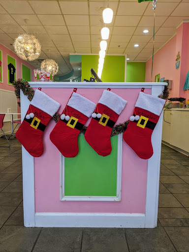 Frozen Yogurt Shop «sweetFrog», reviews and photos, 34 Shunpike Rd #28, Cromwell, CT 06416, USA