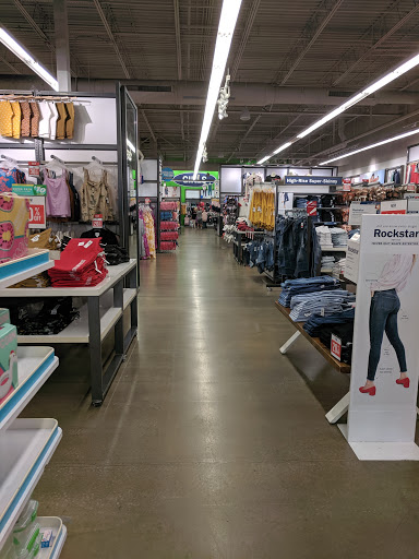 Clothing Store «Old Navy», reviews and photos, 1852 Hilliard Rome Rd, Hilliard, OH 43026, USA