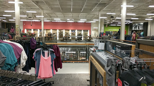 Camping Store «REI», reviews and photos, 15200 Potomac Town Pl #140, Woodbridge, VA 22191, USA