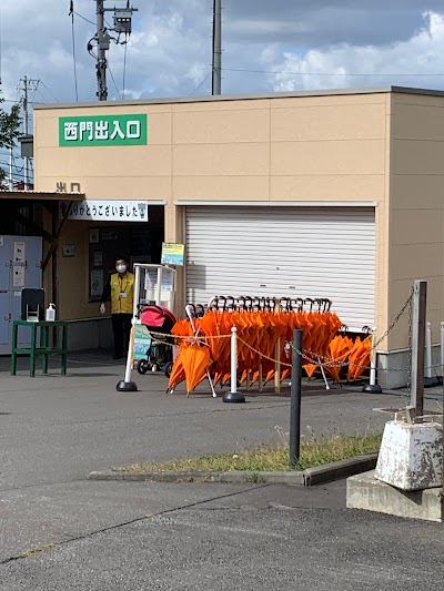 どうぶつえん西門前有料駐車場