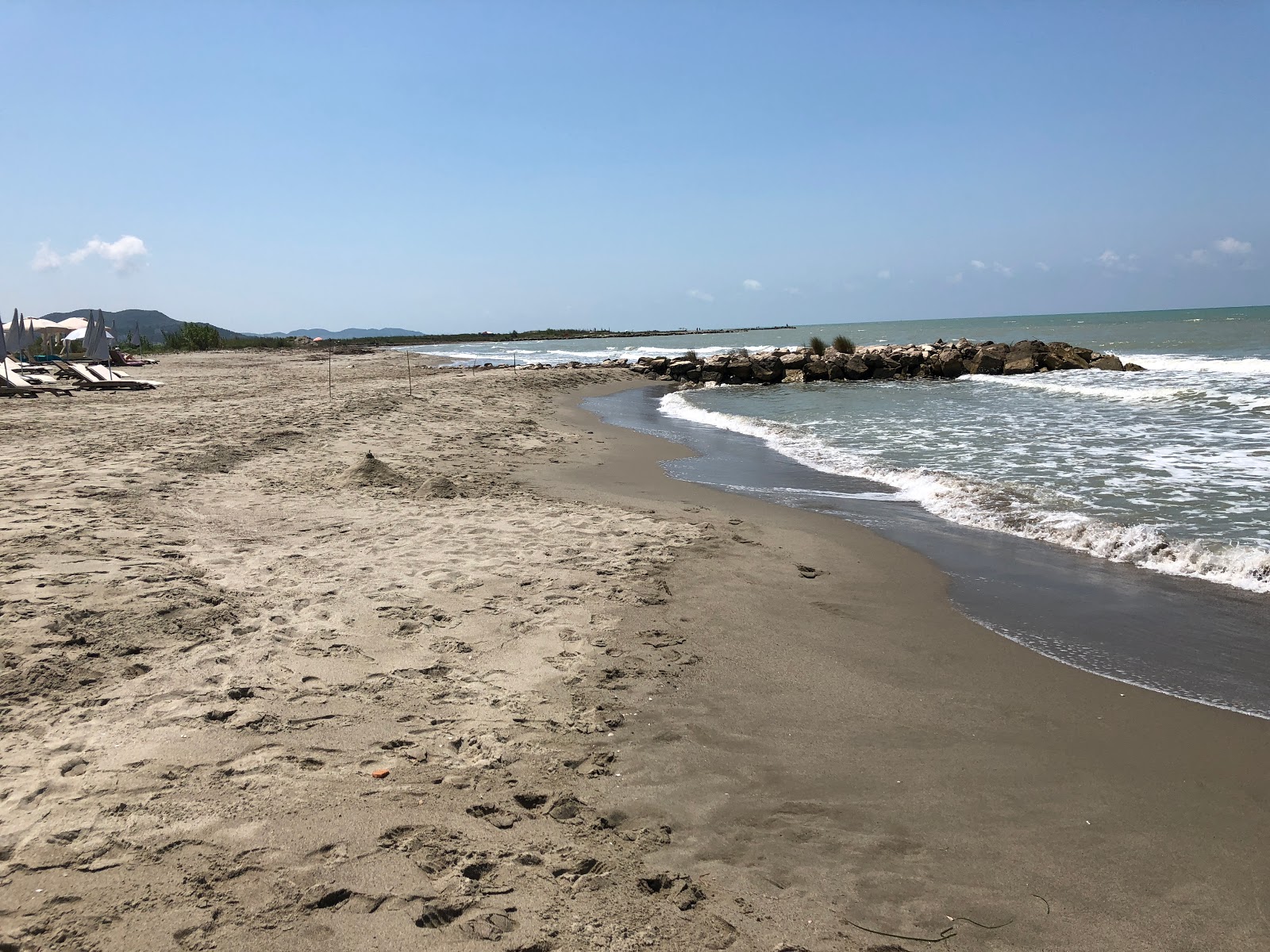 Foto van Golemit II beach gelegen in een natuurlijk gebied