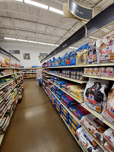 Pet Supply Store «PetSmart», reviews and photos, 160 Wadsworth Blvd, Lakewood, CO 80226, USA