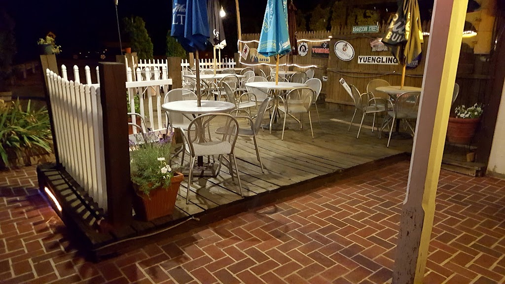 Porch Restaurant & Pub 17067